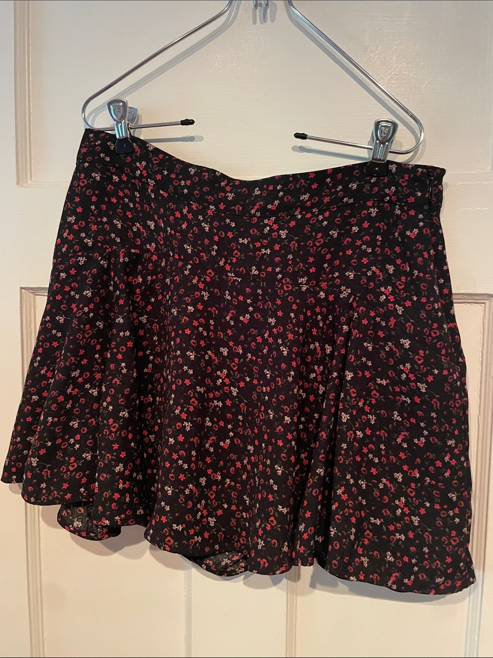 Zara Black with Red Floral Design Skort